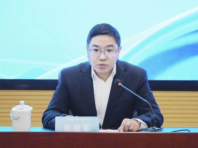2024南通海门马拉松奖牌、服装惊艳亮相！(图2)