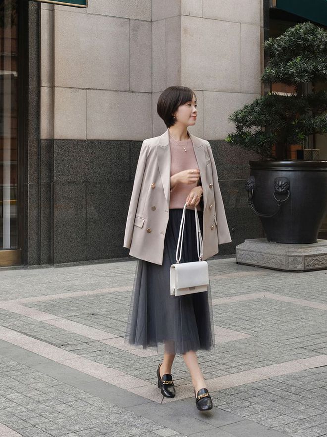 小个子上班装穿搭示范“西装+半身裙”简约高级又显瘦显高(图7)