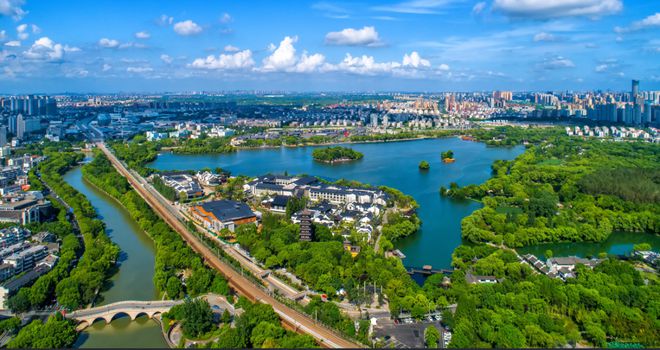 九游体育网站：服装奖牌亮相~2024嘉兴马拉松期待值拉满！(图4)