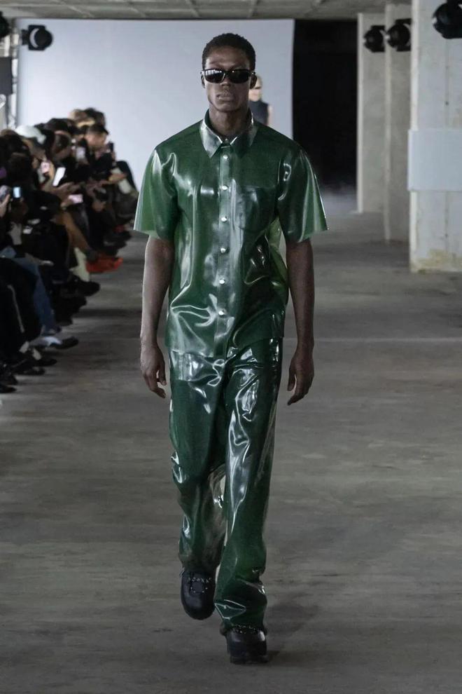 Avellano2024秋冬系列光泽乳胶的时尚(图16)