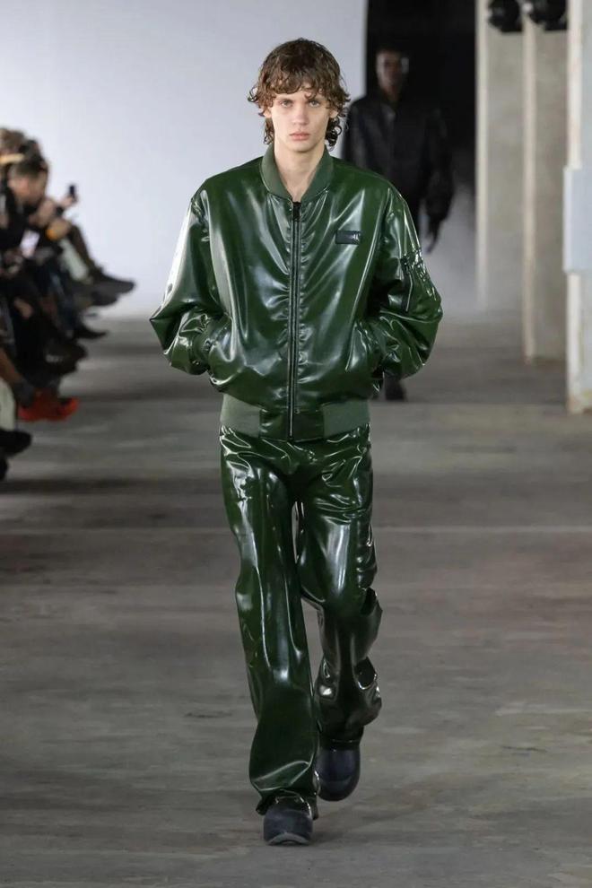 Avellano2024秋冬系列光泽乳胶的时尚(图13)