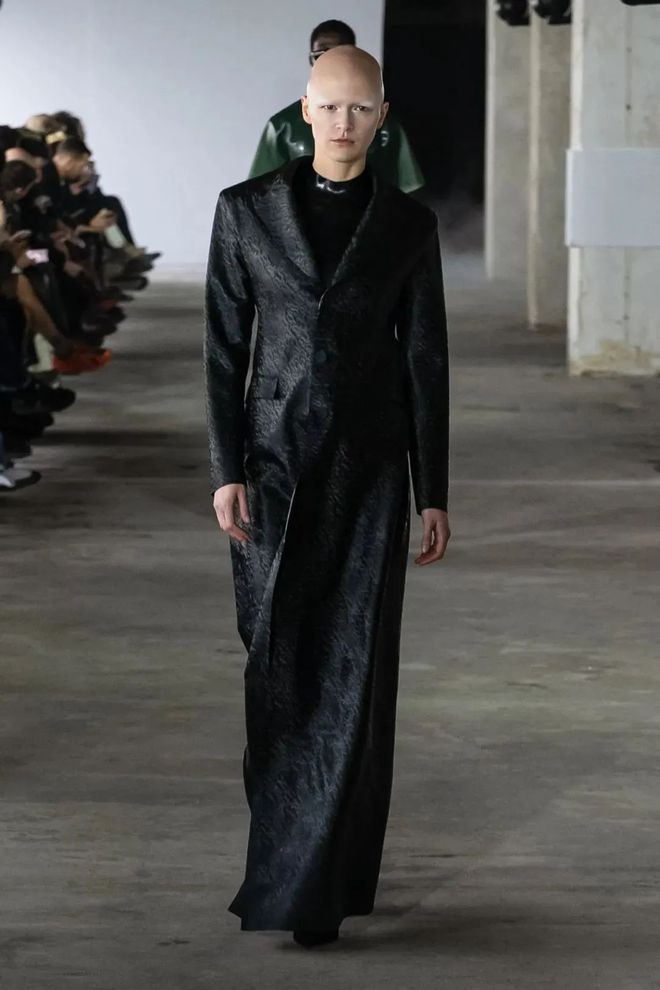 Avellano2024秋冬系列光泽乳胶的时尚(图17)