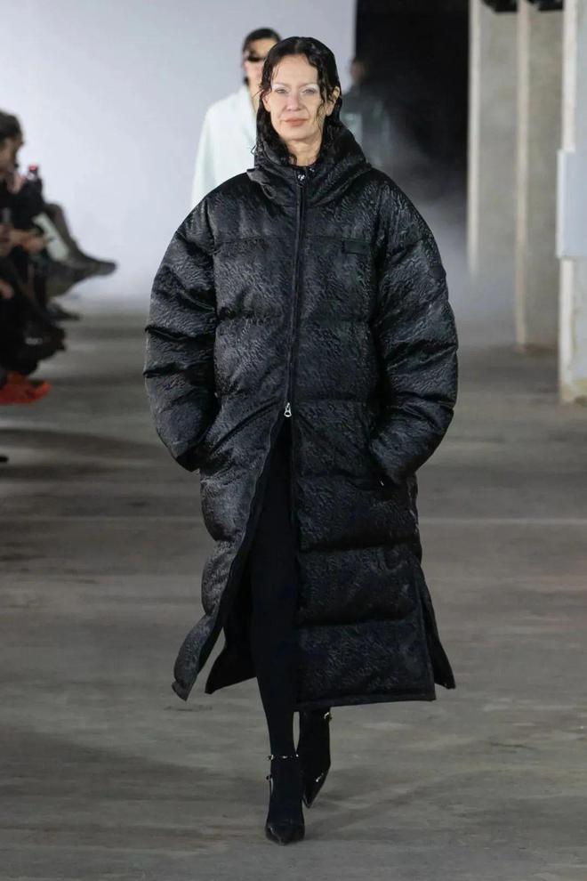 Avellano2024秋冬系列光泽乳胶的时尚(图7)