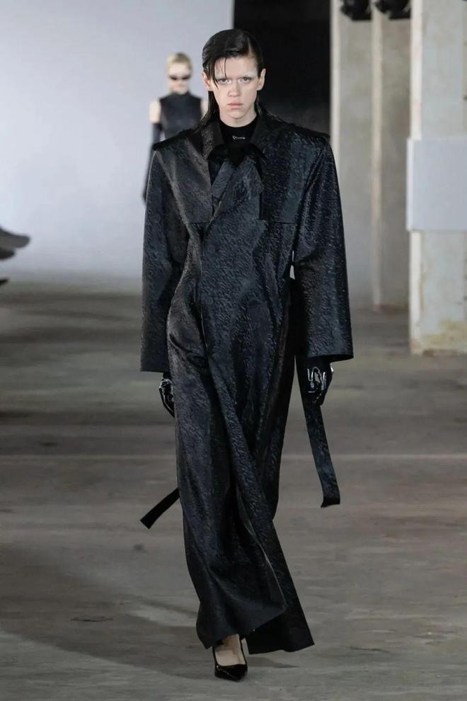 Avellano2024秋冬系列光泽乳胶的时尚(图11)