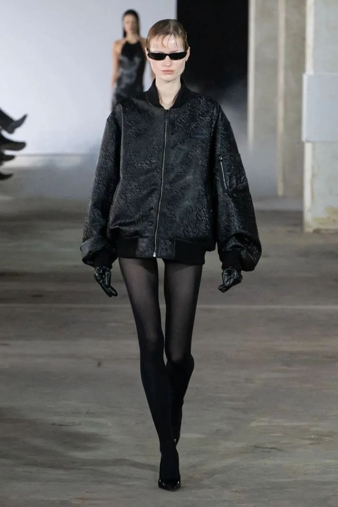 Avellano2024秋冬系列光泽乳胶的时尚(图4)