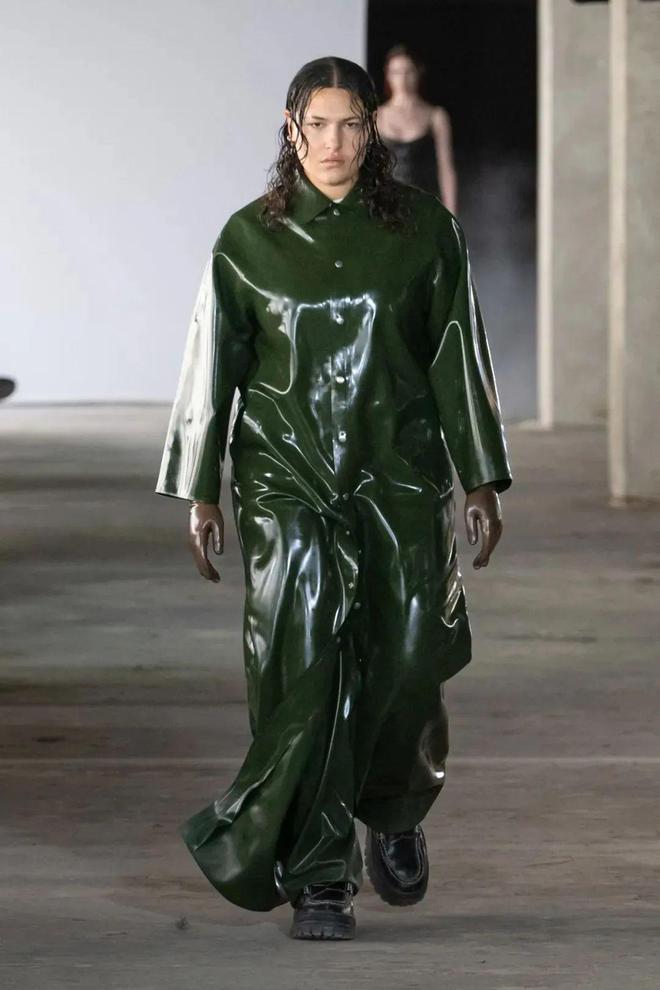 Avellano2024秋冬系列光泽乳胶的时尚(图10)