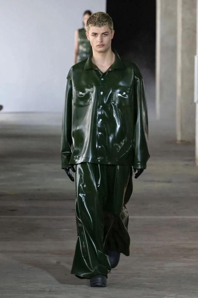 Avellano2024秋冬系列光泽乳胶的时尚(图12)