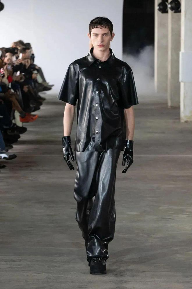 Avellano2024秋冬系列光泽乳胶的时尚(图22)