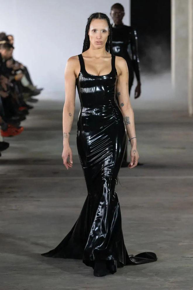 Avellano2024秋冬系列光泽乳胶的时尚(图9)