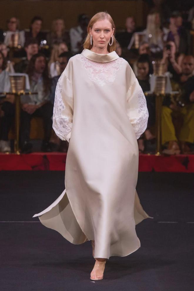 九游体育:长款连衣裙40款女性魅力爆棚的AlexisMabille2024年秋冬高级定制系列(图2)