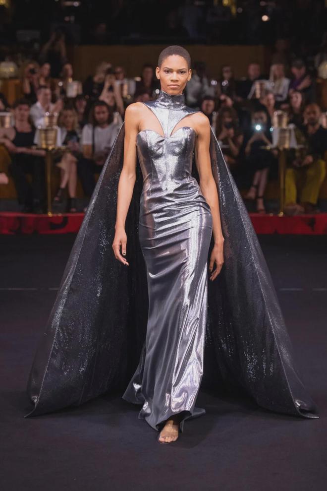九游体育:长款连衣裙40款女性魅力爆棚的AlexisMabille2024年秋冬高级定制系列(图15)