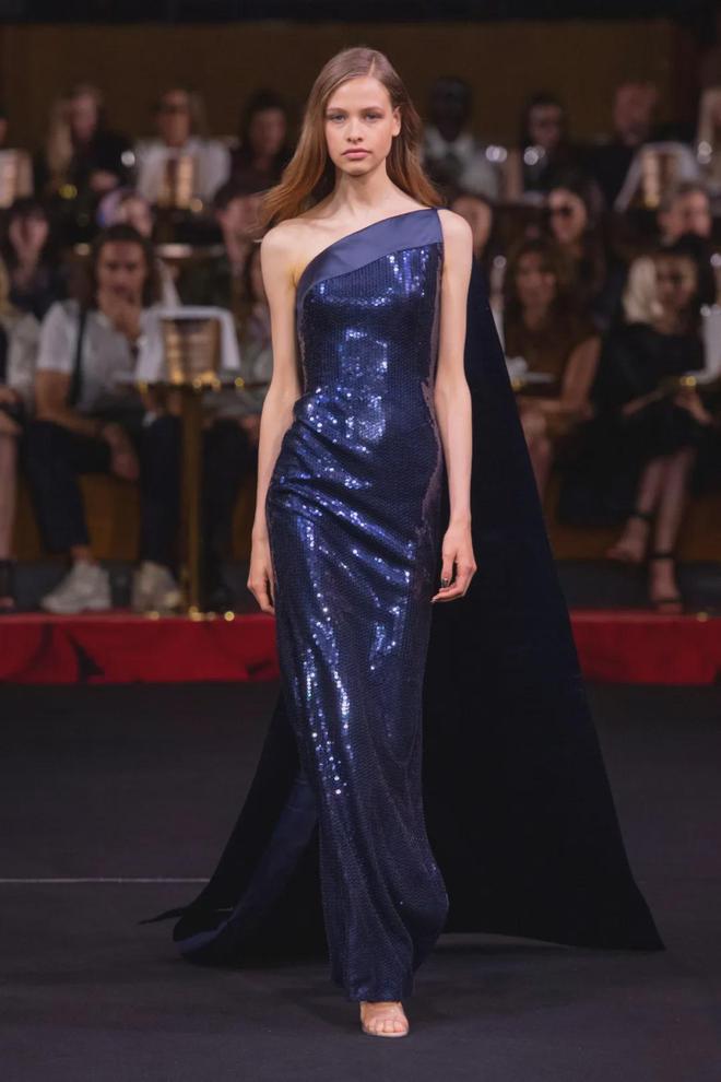 九游体育:长款连衣裙40款女性魅力爆棚的AlexisMabille2024年秋冬高级定制系列(图19)