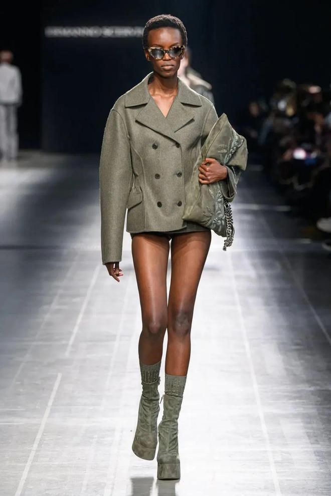 ErmannoScervino2024秋冬系列纹理灰色的调优雅(图22)