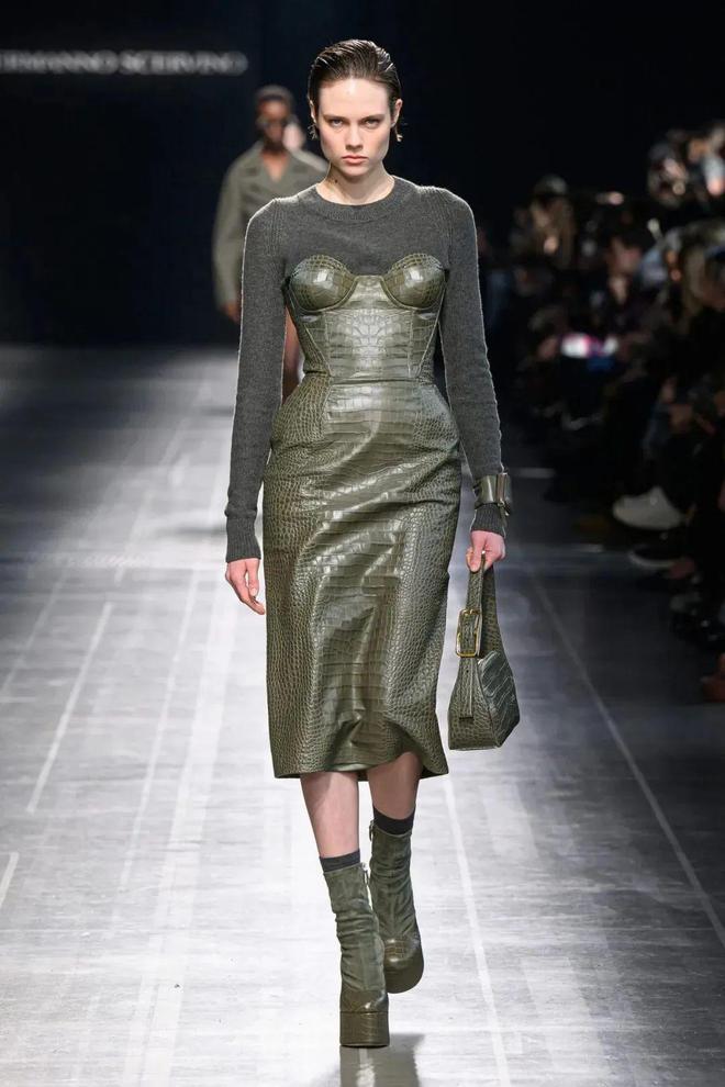 ErmannoScervino2024秋冬系列纹理灰色的调优雅(图13)