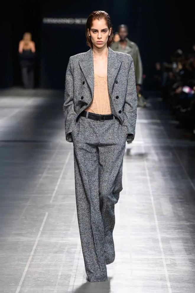 ErmannoScervino2024秋冬系列纹理灰色的调优雅(图14)
