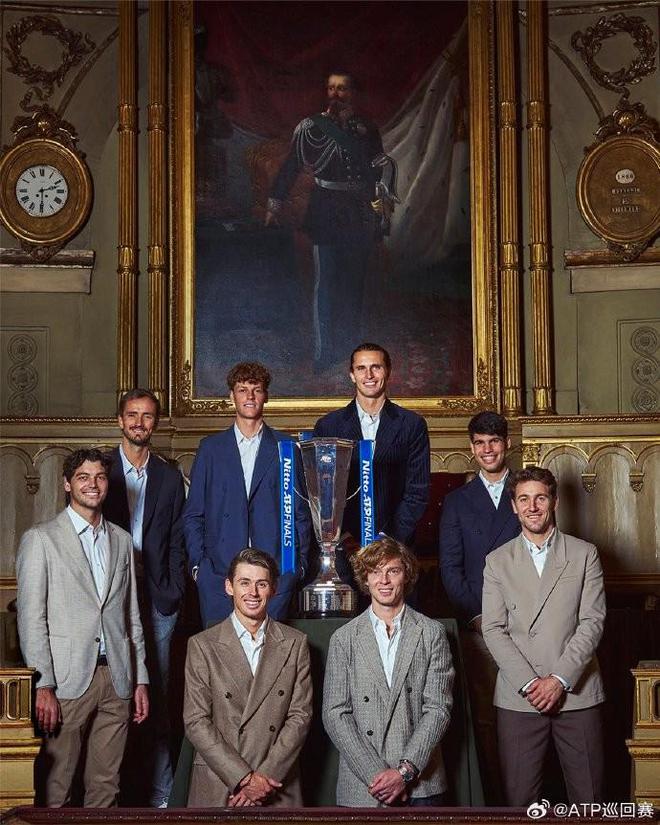 九游体育网站:ATP年终总决赛定妆照出炉八位球员身穿西装出镜角逐奖杯(图1)