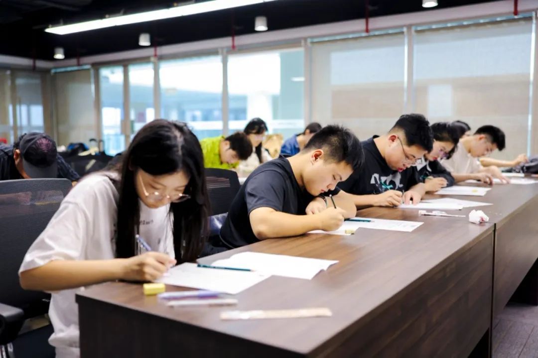 新潮迭起活力迸射——东方杯·2024中国女装设计大赛决赛暨颁奖典礼精彩纷呈(图4)