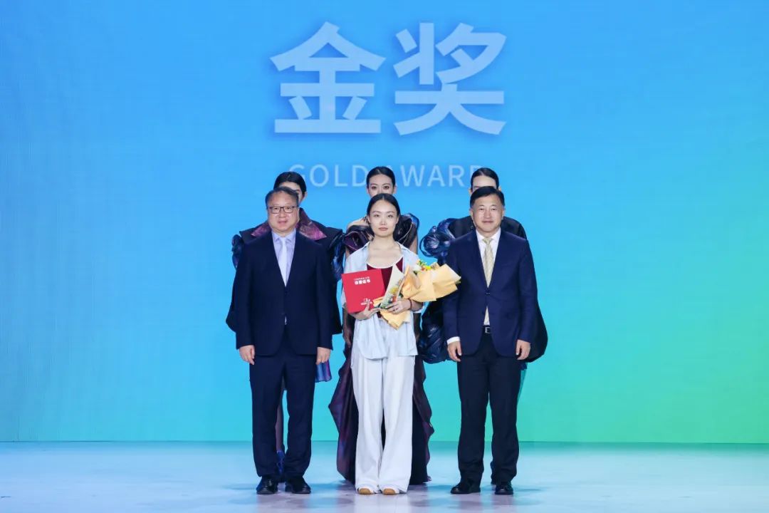 新潮迭起活力迸射——东方杯·2024中国女装设计大赛决赛暨颁奖典礼精彩纷呈(图7)