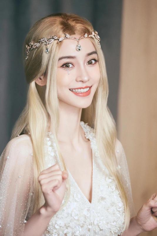 35岁杨颖离婚后气质大变黑西装配眼镜成霸道女总裁(图5)