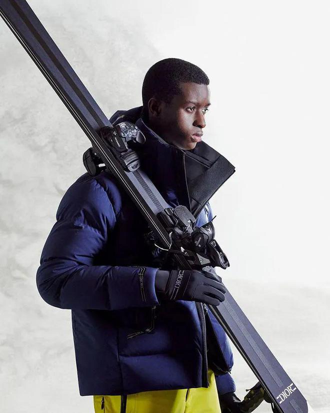 九游体育网站:202425秋冬雪场时尚高奢品牌正在引领新趋势?(图14)