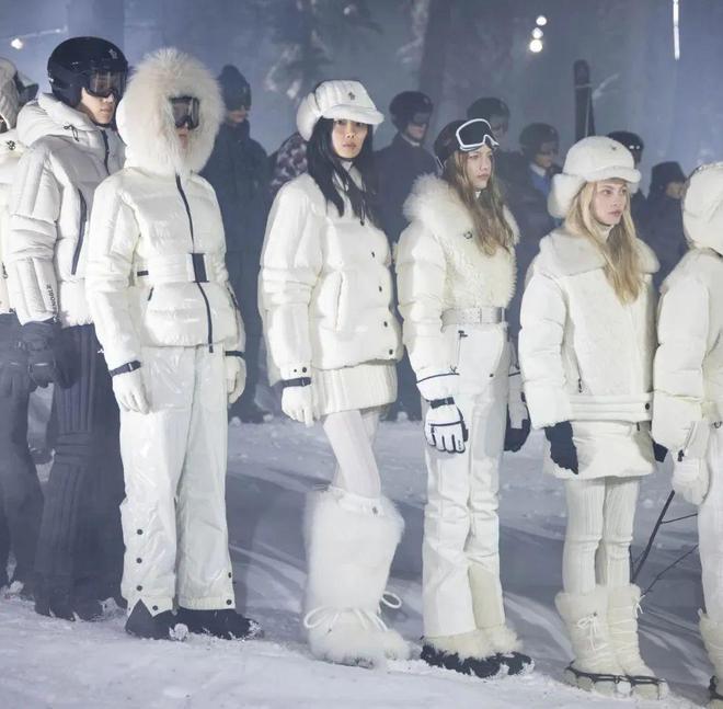 九游体育网站:202425秋冬雪场时尚高奢品牌正在引领新趋势?(图31)