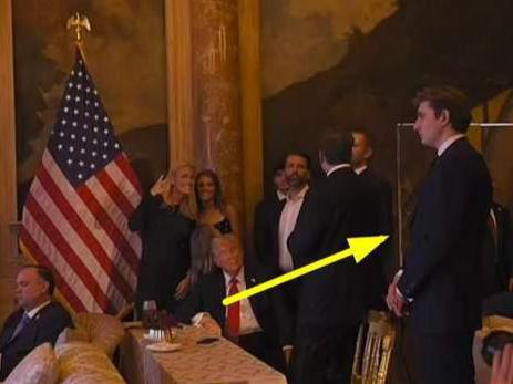 九游体育：巴伦最新路透照惊艳西装笔挺玉树临风像童话里走出来的王子(图2)