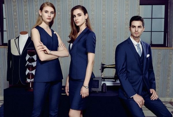 秋冬职业装如何选？依文职业装传递时尚体验(图1)