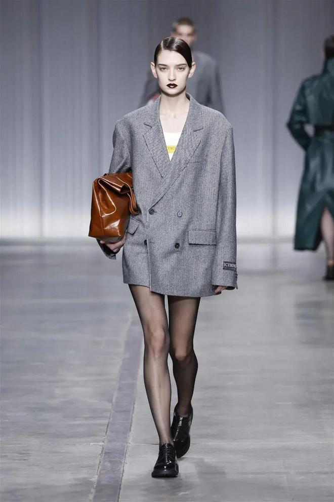 Iceberg2024秋冬系列宽松舒适的线条(图4)