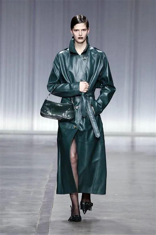 Iceberg2024秋冬系列宽松舒适的线条(图2)