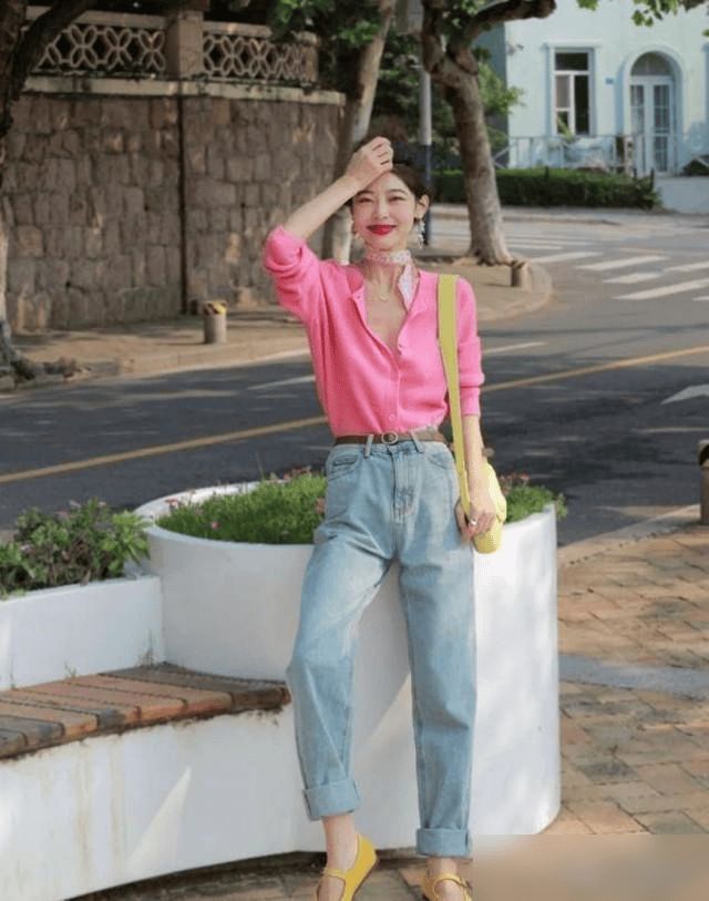 比西装舒适、比风衣百搭今年秋天“奶奶衫”为什么又火了？(图4)