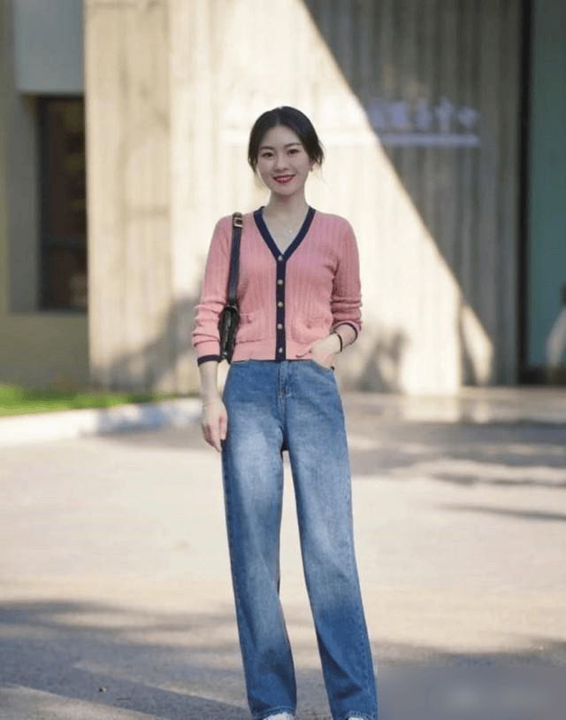 比西装舒适、比风衣百搭今年秋天“奶奶衫”为什么又火了？(图6)