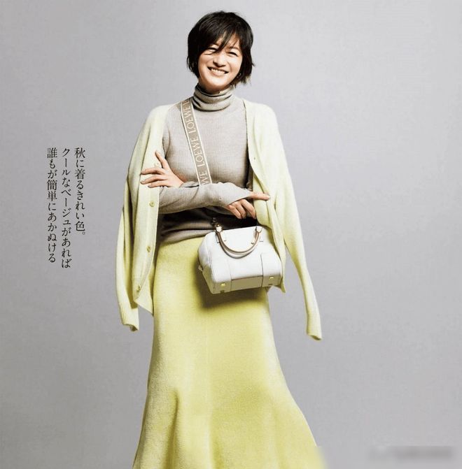 比西装舒适、比风衣百搭今年秋天“奶奶衫”为什么又火了？(图9)