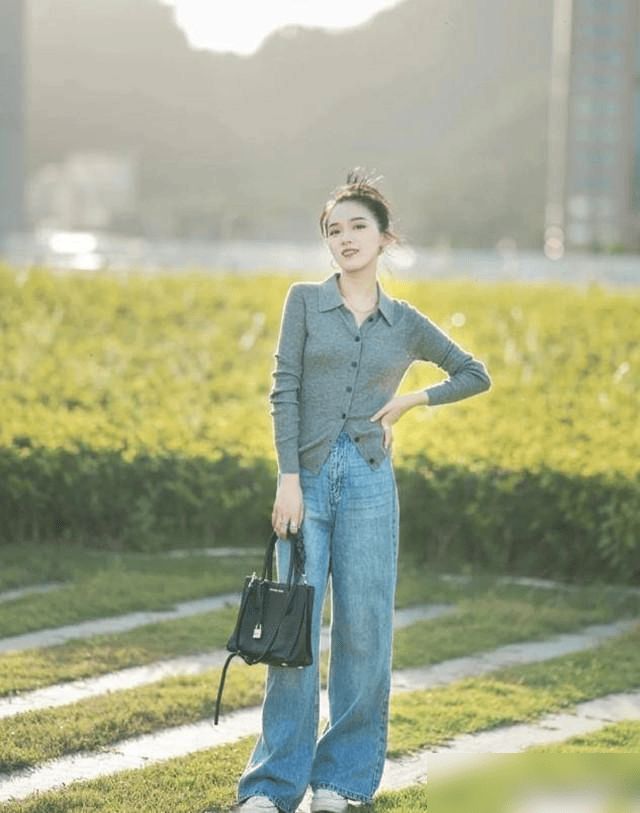 比西装舒适、比风衣百搭今年秋天“奶奶衫”为什么又火了？(图10)