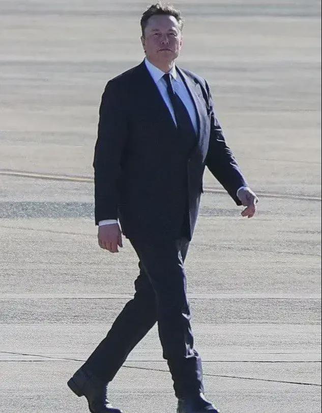 九游体育网站:马斯克皮靴西服现身华盛顿!政府任命曝光特朗普:离不开他!(图5)