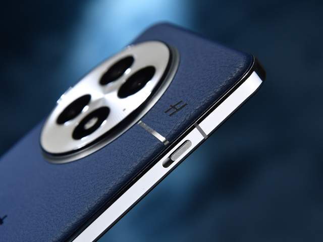 一加13外观以及屏幕解析：依旧是西装暴徒(图4)