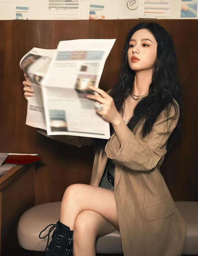 周也顶级冷艳骨像美女西服外套大秀颜值盛宴(图6)