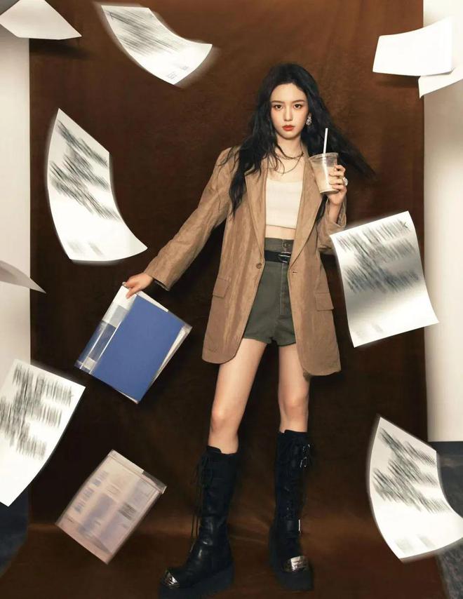 周也顶级冷艳骨像美女西服外套大秀颜值盛宴(图5)