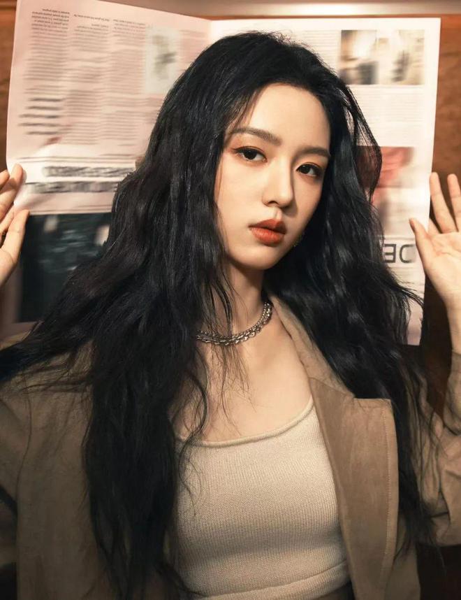 周也顶级冷艳骨像美女西服外套大秀颜值盛宴(图7)