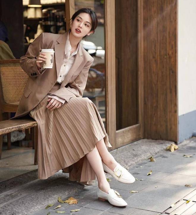 建议大家：西装外套别搭西裤！这样穿才更好看吸睛时髦精都爱穿(图1)