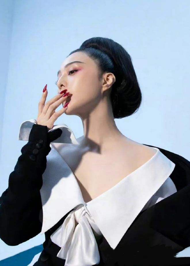 范冰冰到国外就是大胆！穿真空西装秀曲线这高级感简直无人能敌(图3)