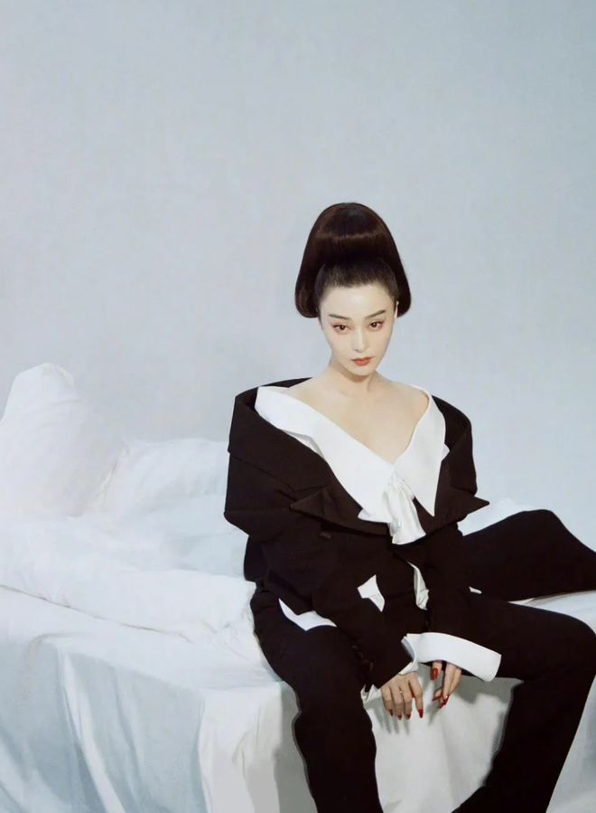 范冰冰到国外就是大胆！穿真空西装秀曲线这高级感简直无人能敌(图2)