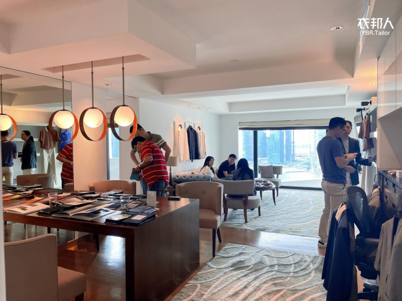 九游体育：衣邦人亮相首届新加坡亚太展(图2)