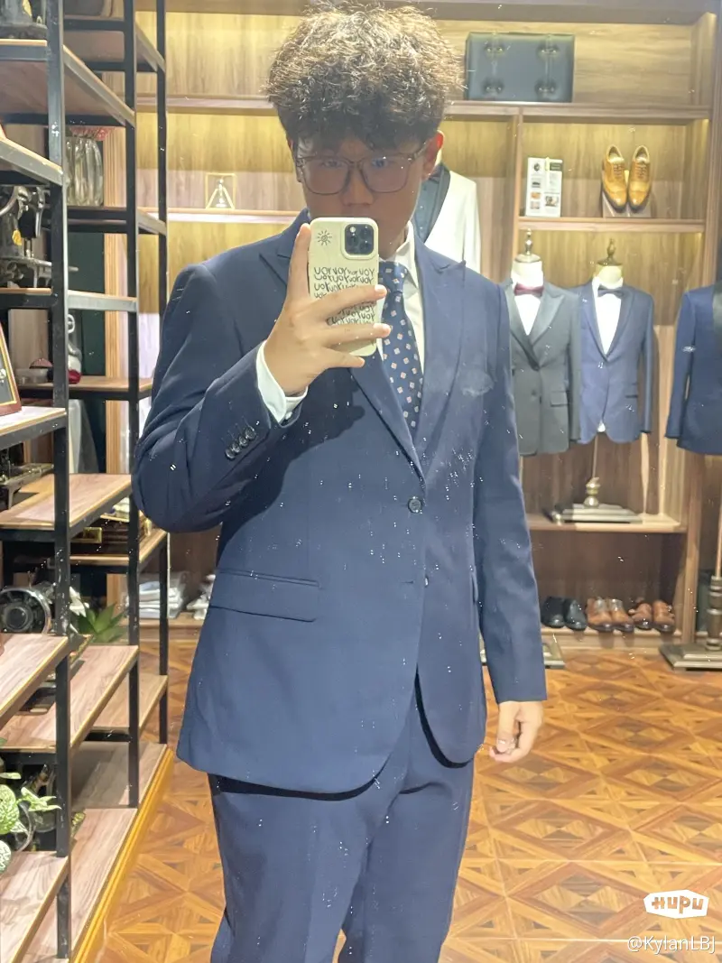 九游体育网站：有没有会西装搭配的哥们(图1)