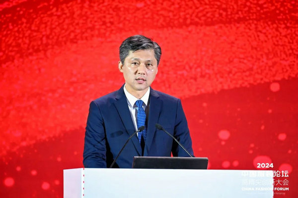 九游体育网站：“向新聚力质赢未来”2024中国服装论坛高精尖创新大会在于都召开(图3)