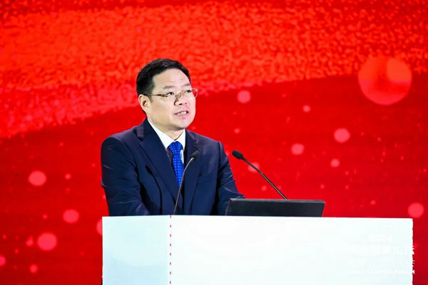 九游体育网站：“向新聚力质赢未来”2024中国服装论坛高精尖创新大会在于都召开(图2)