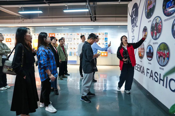 九游体育网站：“向新聚力质赢未来”2024中国服装论坛高精尖创新大会在于都召开(图29)