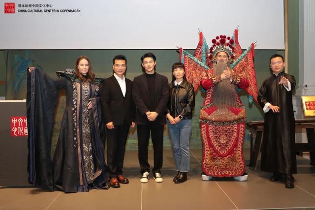 九游体育网站：时光流韵·锦绣霓裳—中国当代舞台服装设计展开幕(图3)