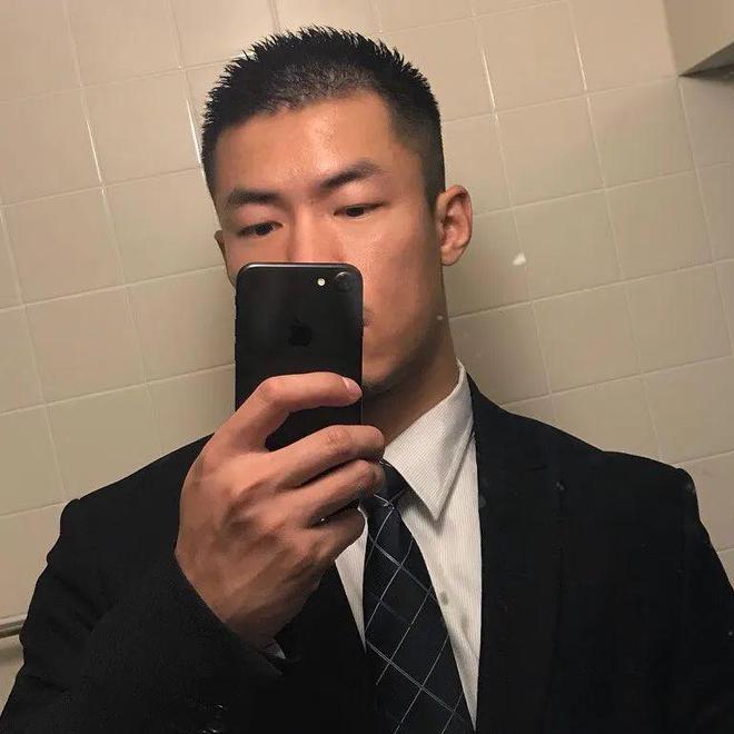 建议穿“西装”的男生剪这3款露额发型轻熟帅气尽显型男魅力(图2)