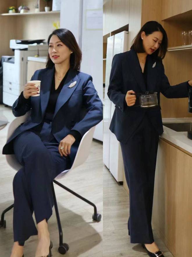 九游体育:春天还是小西装和风衣最好穿优雅干练显气质中年女人快准备好(图2)