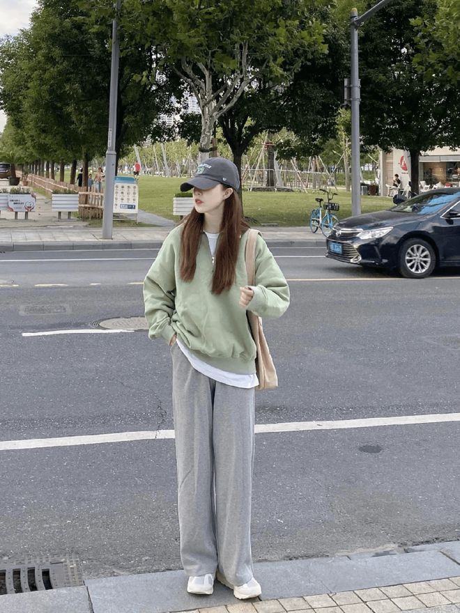 早秋时尚秘籍：卫衣、小西装、短风衣——解锁秋日百搭新风尚(图5)